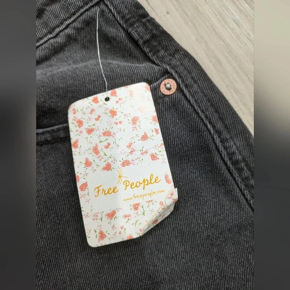 NWT Free People We The Free Zip It Up Mini Skirt in Black - Picture 6 of 8